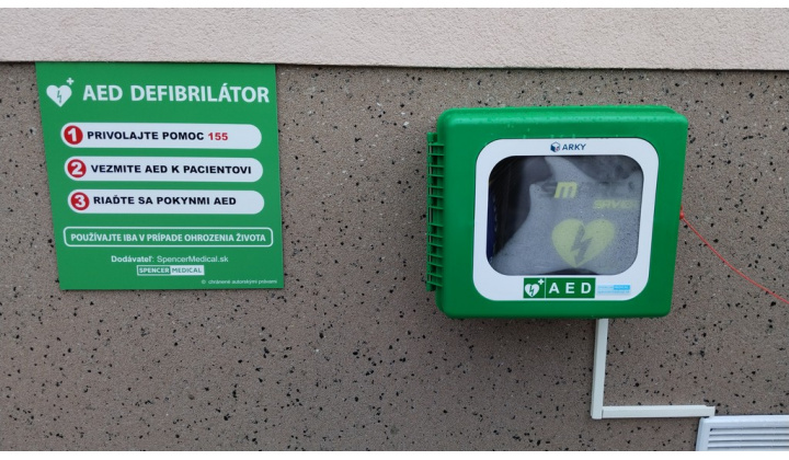Automatizovaný externý defibrilátor (AED)