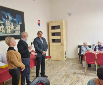 Október - mesiac úcty k starším (posedenie)