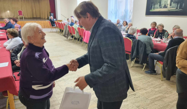 Október - mesiac úcty k starším 2023