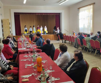Október - mesiac úcty k starším (posedenie)