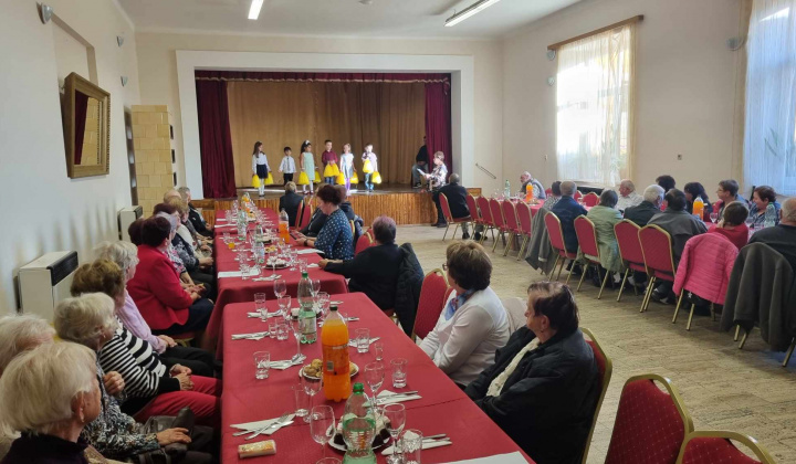 Október - mesiac úcty k starším 2023