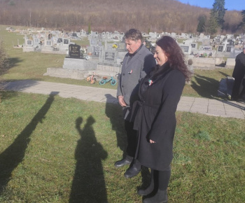 Aktuality / Spomienková slávnosť s kladením vencov na miestnom cintoríne – 16. marca - foto