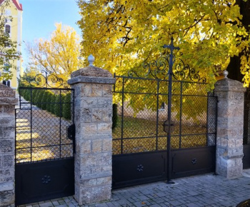 Aktuality / Obnova kovanej kostolnej brány a plotu v Krásnohorskom Podhradí - foto