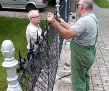 Aktuality / Obnova kovanej kostolnej brány a plotu v Krásnohorskom Podhradí - foto