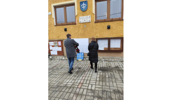 Oslobodenie obce - akt kladenia venca