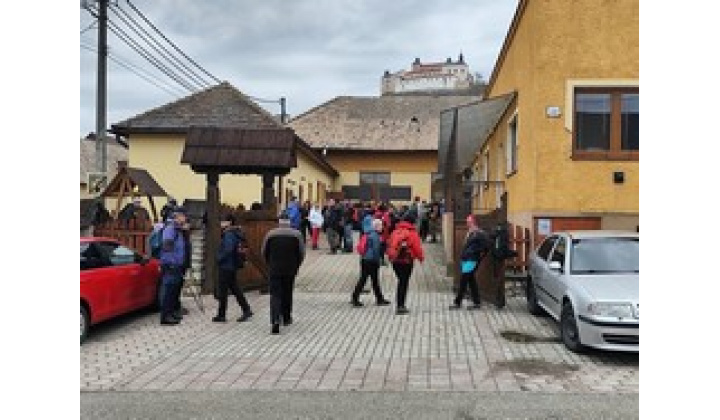 Vydarený 13. ročník Valentínskeho výstupu pod Čipkov vrch – Krásnohorské Podhradie 2026