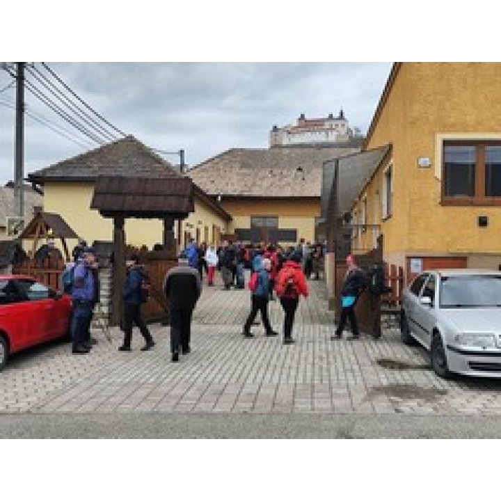 Vydarený 13. ročník Valentínskeho výstupu pod Čipkov vrch – Krásnohorské Podhradie 2026